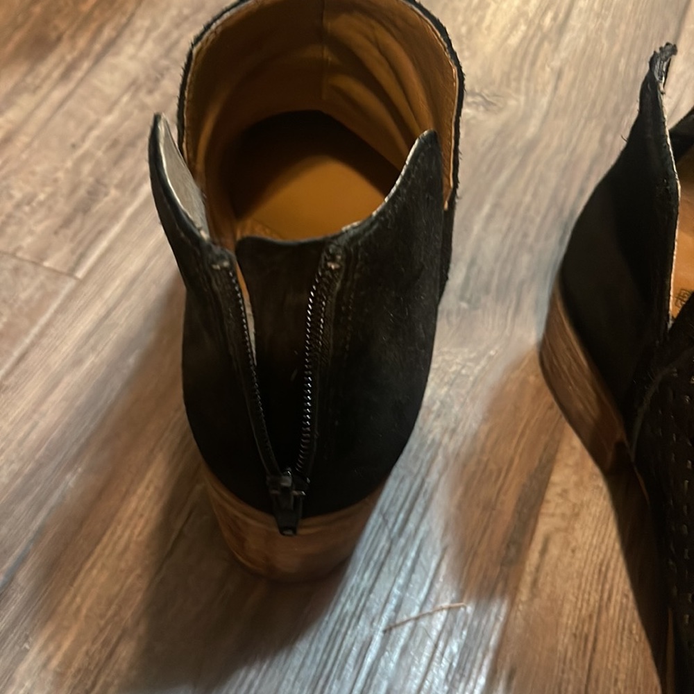 Boots - Picture 3 of 4